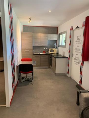 Grand Studio Avec Terrasse Apartamento Vauvert Exterior foto